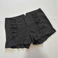 Wafflish Waffle フリル付きダークグレーショートパンツ サイズ1のサムネイル