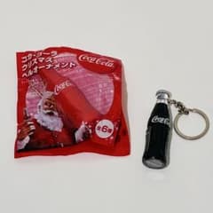 コカ・コーラ ボトルキャップオーナメント 300個　クリスマスチャーム コカ・コーラ ボトルキーホルダー クリスマスベルオーナメント - メルカリ