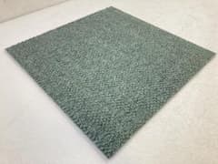 タイルカーペット　新品・未使用　国内メーカー　正規品　５０×５０　DIYのサムネイル