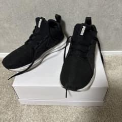 PUMA ブラック スニーカー　24.5cmのサムネイル