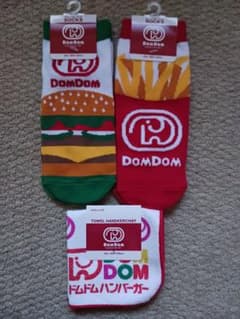 DOMDOM ドムドムハンバーガー 靴下2足+タオルハンカチ　昭和レトロ