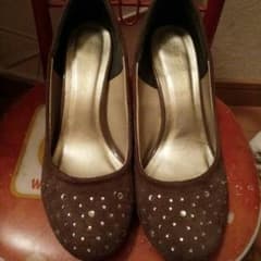 ベージュのパンプスのサムネイル