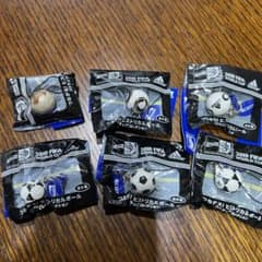 adidas FIFA ワールドカップ ミニサッカーボールキーホルダー 全6種