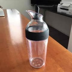 【美品・送料込み】OXO（オクソー）ドレッシングシェーカー Lサイズ 350mlのサムネイル