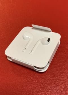 iPhone 7 Plusイヤホン 変換アダプター付き 純正品【新品】のサムネイル