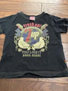 7UP グラフィックTシャツ 110サイズ ブラックのサムネイル