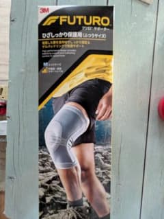 値下げ！3M FUTURO ひざしっかり保護用サポーター ふつうサイズのサムネイル