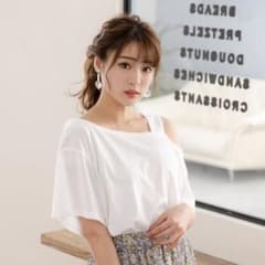 ワンショルダー 白Tシャツのサムネイル