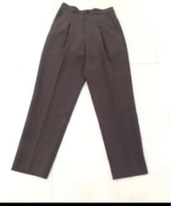 【最終お値下げ】KBF illi ストレートパンツ　センタープレスパンツのサムネイル