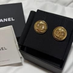 CHANEL シャネル　ピアス　ゴールドのサムネイル
