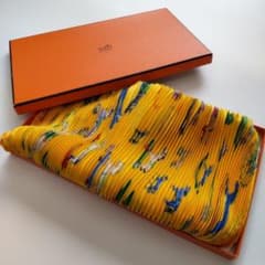 美品 エルメス シルク プリーツスカーフ カレプレゼ お馬のお話をして イエロー 美品 エルメス シルク プリーツスカーフ カレプレゼ お馬のお話をして