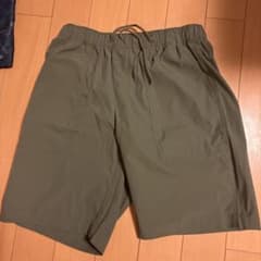 GU メンズ ショートパンツ カーキ Sサイズのサムネイル