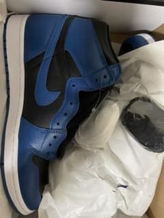 NIKE AIR JORDAN 1のサムネイル