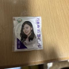 乃木坂46 白石麻衣ピンバッジセブンイレブン - メルカリ