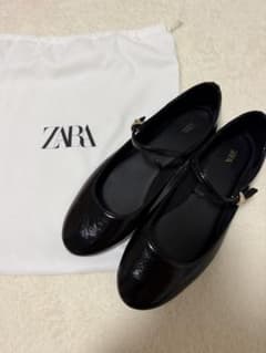 ZARA エナメル調 ストラップ フラットシューズのサムネイル