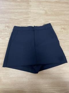 ZARA ブラック ショートパンツのサムネイル