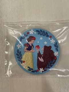 ディズニー刺繍缶バッジ　白雪姫のサムネイル