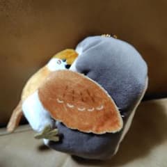 むぎゅっ鳥 　マスコット　ぬいぐるみ スズメのサムネイル