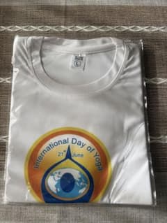 International Day of Yoga Tシャツ ホワイト Lのサムネイル