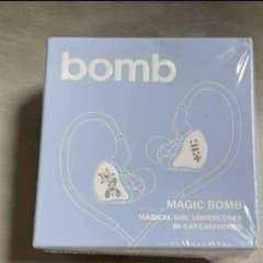 Merch Ver.) ILLIT [BOMB] アルバム イヤモニイヤホン - メルカリ