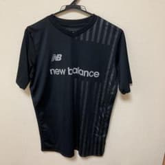 new balance のTシャツのサムネイル