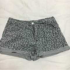 ショートパンツのサムネイル