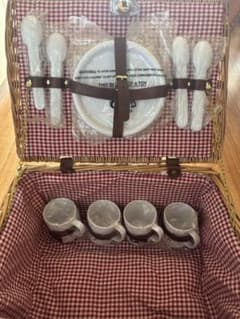 ピクニックバスケット 食器4人セットのサムネイル