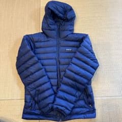 patagonia フード付きダウンジャケット S ネイビーのサムネイル