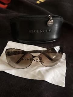 Givenchy グレー サングラス ケース付きのサムネイル