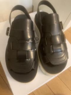 4年ほど前に購入し数回履きました。ソール部分に汚れと傷があります。自宅保管です。のサムネイル