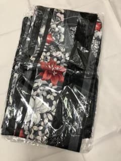 浴衣　フリーサイズ　黒　赤百合のサムネイル