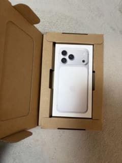 即日発送‼️iPhone17 Pro Max シルバー　新品•未開封のサムネイル
