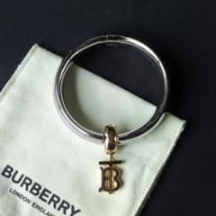 BURBERRY TBモノグラム ロゴチャーム バングル シルバー×ゴールド