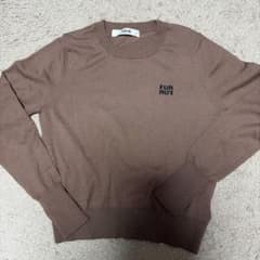 FURFUR 로고 자수 크루넥 스웨터 BROWN