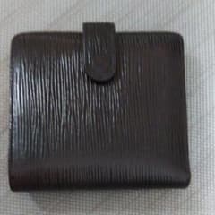 ルイヴィトン二つ折り財布のサムネイル