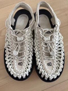 KEEN UNEEK サンダル ホワイト　　２４センチのサムネイル