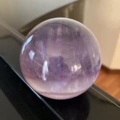 美！菫色 フローライトスフィア 天然石置物 D88 - メルカリ