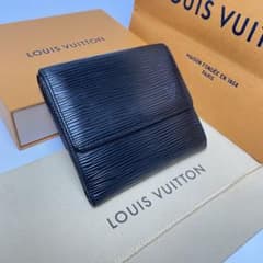 ⭐️美品⭐️LOUIS VUITTON ヴィトン　エピ　ノワール　折り財布のサムネイル