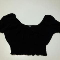 ギャザー入りの黒いカットソーです。のサムネイル