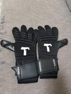 TITAN キーパーグローブ ブラック　ビースト　サイズ8のサムネイル