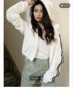 GYDA ホワイト クロップド丈 ラインブルゾン ジャケット」のサムネイル