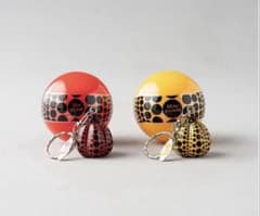 草間彌生 パンプキン キーチャーム 2種セット YAYOI KUSAMA - メルカリ