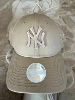New Era 9FORTY レディース ベージュキャップ　美品のサムネイル