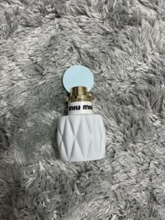 miu miu フルール ドゥレ オードパルファムのサムネイル