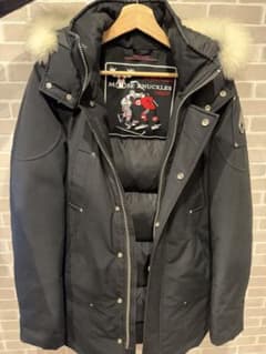 Moose Knuckles ブラックダウンジャケットのサムネイル
