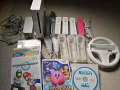 Wii本体＋ソフト＋ハンドル＋ヌンチャクのサムネイル