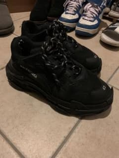 BALENCIAGA Triple Sのサムネイル