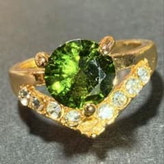 ゴールドカラー グリーンビジュー リング 15号 アクセサリー　アンティークのサムネイル