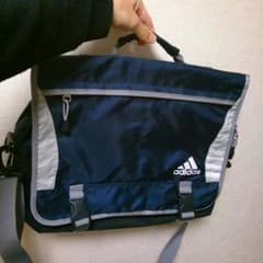 adidasカバンのサムネイル