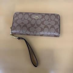 COACH シグネチャー ラウンドファスナー長財布 リストレット付きのサムネイル